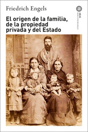 Book cover of 'Origen-de-la-familia_-la-propiedad-privada-y-el-estado" by Engels with an old sepia family photo. 